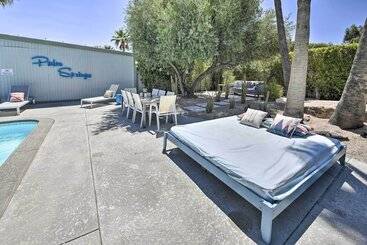 Palm Springs Home W/ Private Pool & Hot Tub!