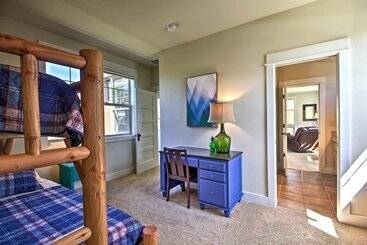 Redmond House W/ Community Amenities Access