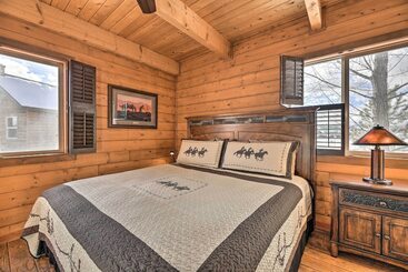 Сельский дом Rustic Village Lake Cabin Escape W/ Deck & Grill!