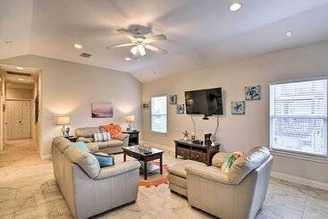 < 1 Mi To Beach: Salty Dog House In Galveston!