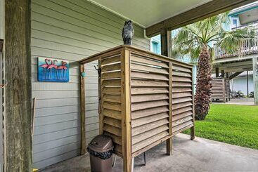 < 1 Mi To Beach: Salty Dog House In Galveston!