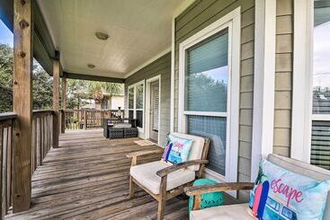 < 1 Mi To Beach: Salty Dog House In Galveston!