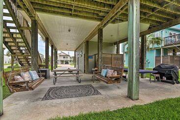 < 1 Mi To Beach: Salty Dog House In Galveston!