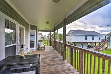 < 1 Mi To Beach: Salty Dog House In Galveston!