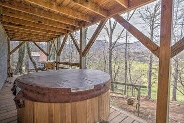 コテージ Serene Cabin In The Smokies W/ 2 Decks & Hot Tub!