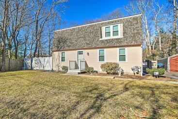 Spacious East Falmouth House Walk To Great Pond!