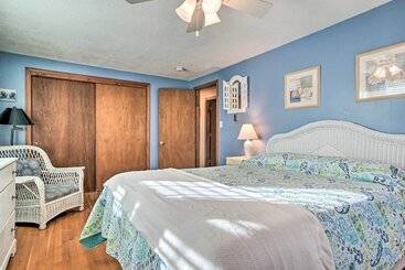 Spacious East Falmouth House   Walk To Great Pond!