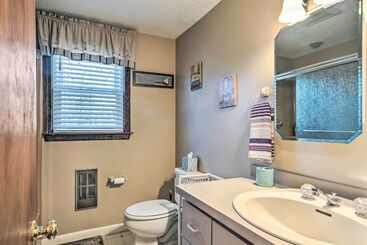 Spacious East Falmouth House   Walk To Great Pond!