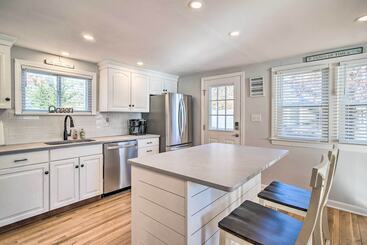 Spacious East Falmouth House   Walk To Great Pond!