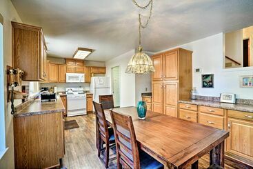 South Lake Tahoe Home W/ Deck: 4 Mi To Heavenly!