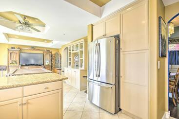 Spacious Villa W/ Great Views & Heated Spa!