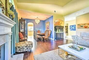 Spacious Villa W/ Great Views & Heated Spa!