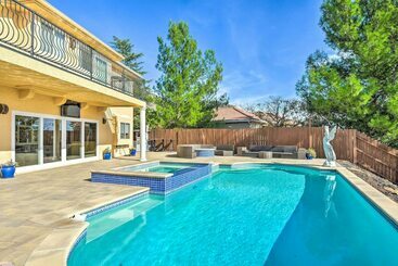 Spacious Villa W/ Great Views & Heated Spa!