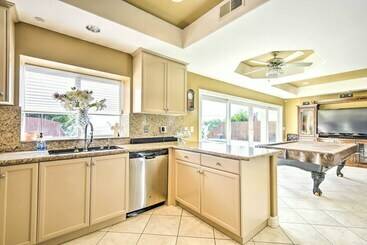Spacious Villa W/ Great Views & Heated Spa!