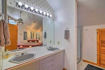 Wilmington Home W/ Game Room & Scenic Deck!