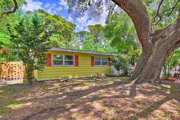 Sunny Sarasota Home W/ Yard < 2 Mi To Downtown!