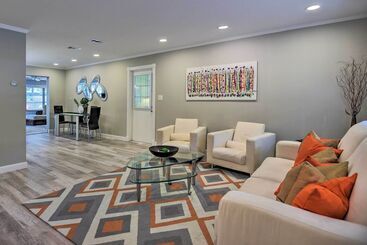 Sunny Sarasota Home W/ Yard < 2 Mi To Downtown!