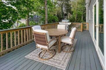 Updated Falmouth Family Home ~ 2 Mi To Beach!