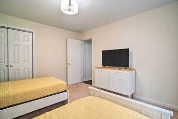 Updated Falmouth Family Home ~ 2 Mi To Beach!