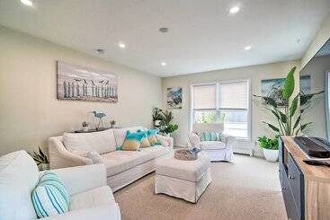 Updated Falmouth Family Home ~ 2 Mi To Beach!