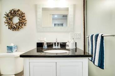 Updated Hyannis Home < 2 Mi To Beach & Golf!