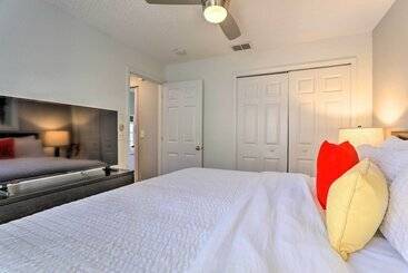 بيت ريفى Home Theater + Pool W/ Projector: Clermont Retreat