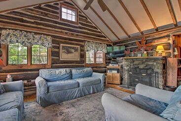 کلبه Waterfront Lake George Cabin: Walk To Water
