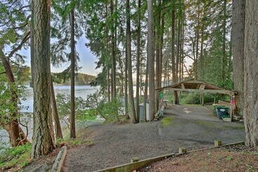 Waterfront Olympia Home W/ Private Beach & Kayaks!