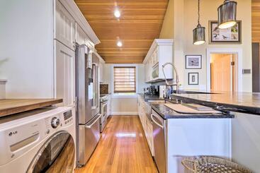 Waterfront Retreat W/ Deck ~ 7 Mi To Boston!