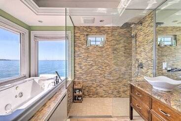 Waterfront Retreat W/ Deck ~ 7 Mi To Boston!