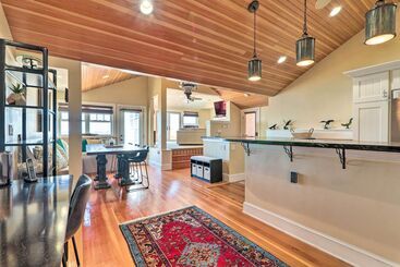 Waterfront Retreat W/ Deck ~ 7 Mi To Boston!