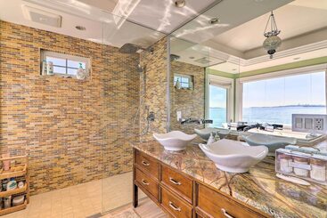 Waterfront Retreat W/ Deck ~ 7 Mi To Boston!