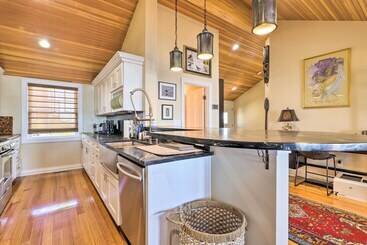 Waterfront Retreat W/ Deck ~ 7 Mi To Boston!
