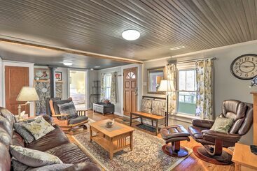 Carefree Cottage  < 6 Mi To Downtown Asheville!