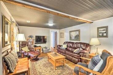Carefree Cottage  < 6 Mi To Downtown Asheville!