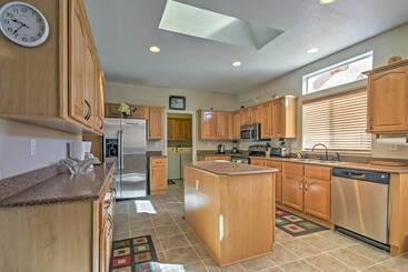 Beautiful Kanab Home W/ Yard   Walk To Restaurants
