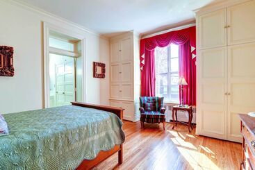 קוטג'' Bowling Green House W/ Shared Pool!