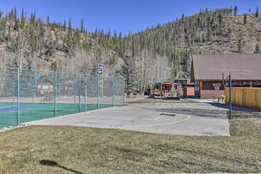 Resort Perks & Mtn Views: Breckenridge Cabin!