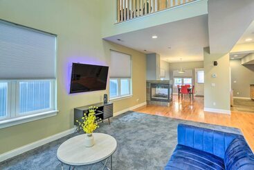 Central Cleveland Gem W/ Direct Skyline View!