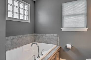 Central Cleveland Gem W/ Direct Skyline View!
