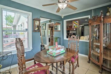 Charming Home W/ Yard, Walk To Beach & Casino