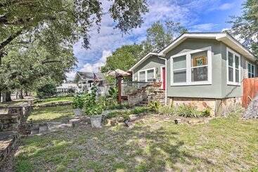 Charming Home W/ Yard, Walk To Beach & Casino
