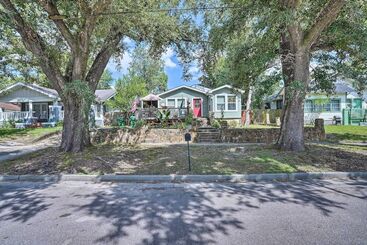 Charming Home W/ Yard, Walk To Beach & Casino