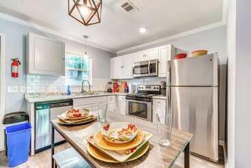 7 Mi To Downtown: Atlanta Home W/ Yard