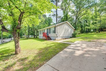 7 Mi To Downtown: Atlanta Home W/ Yard