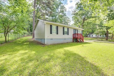 7 Mi To Downtown: Atlanta Home W/ Yard
