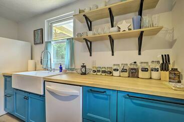 Eclectic Durham Home W/ Deck < 2 Mi To Dtwn!