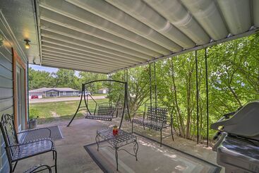 Walk To Lake: Historic Disney Home