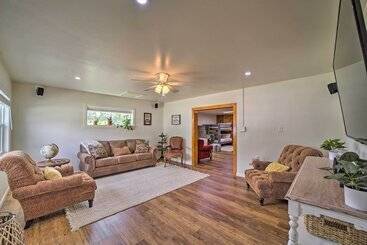 Walk To Lake: Historic Disney Home