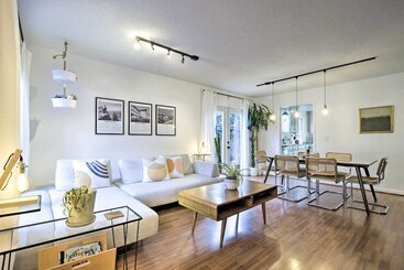 Home With Outdoor Oasis In Downtown Raleigh!